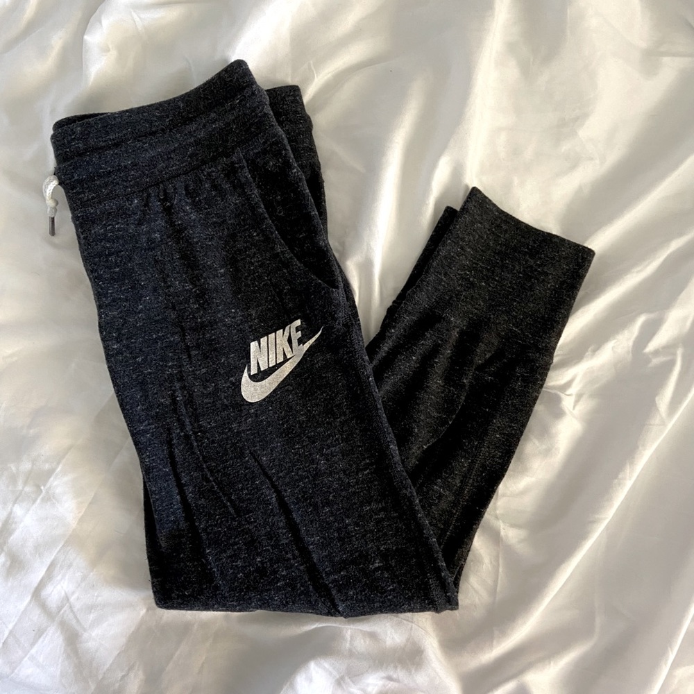 Nike Heather Black Drawstring Capri Joggers
